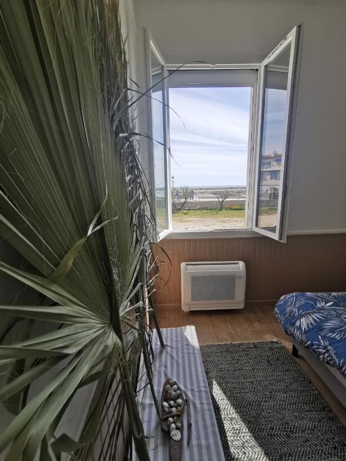 Spacieux Appartement Front De Mer Сент-Марі-де-ла-Мер Екстер'єр фото
