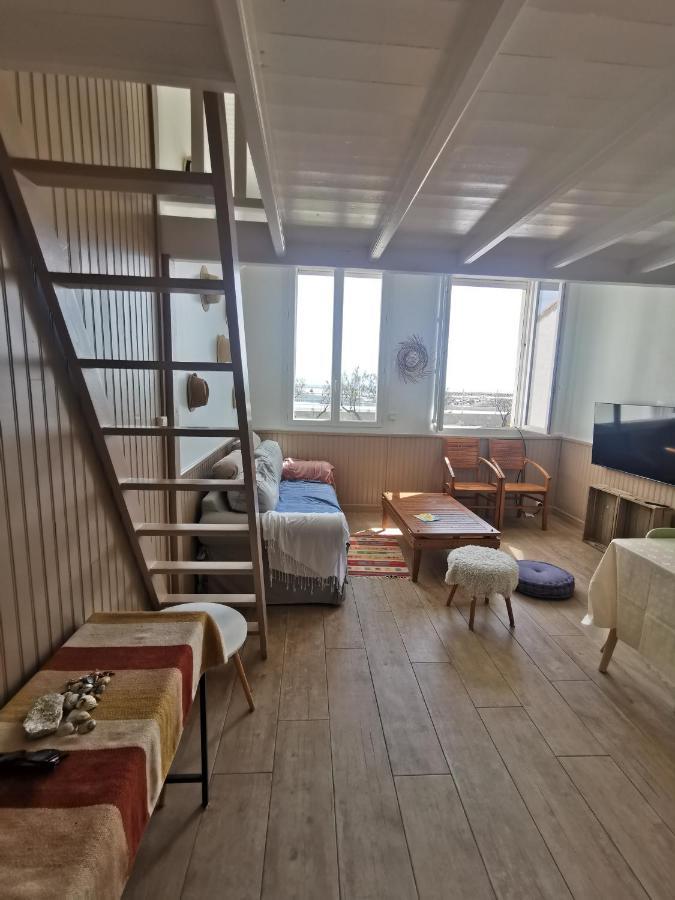 Spacieux Appartement Front De Mer Сент-Марі-де-ла-Мер Екстер'єр фото